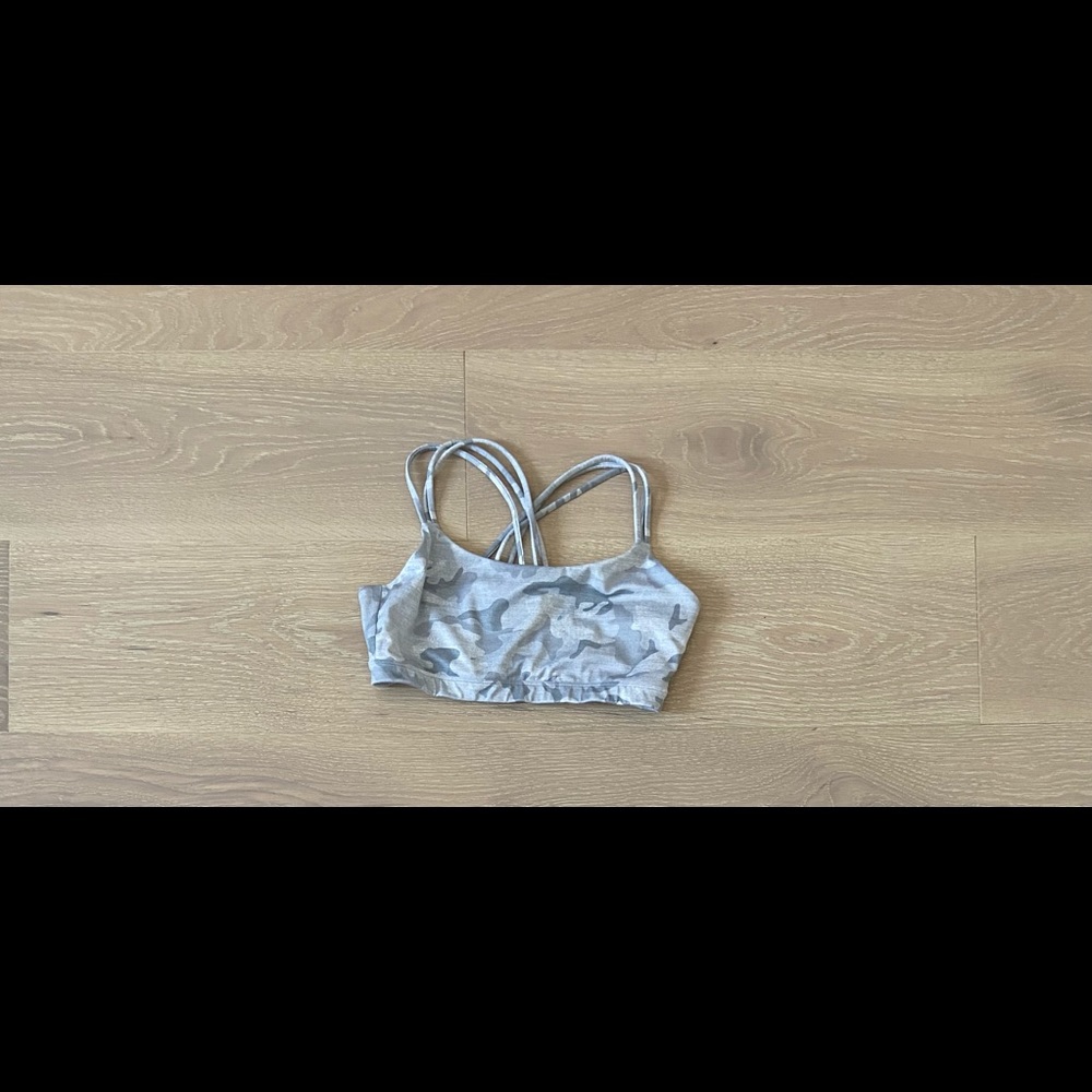 GapFit Eclipse Medium Support Strappy Sports Bra